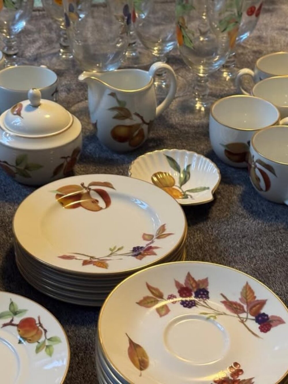 complete set of eversham royal worcester dinnerware